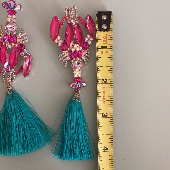 Betsy Johnson lobster mismatch drop earrings - Picture 4 of 4